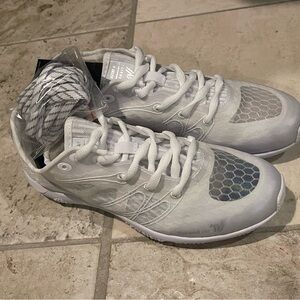 Varsity Ascend Air 2.0 size 7 cheer shoes